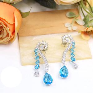 ต่างหูเพชรเพทายสีเงินที่มีสไตล์พร้อมต่างหูหินสำหรับผู้หญิงสาวๆสำหรับตอนเย็นเหมาะสำหรับใส่ไปปาร์ตี้แฟชั่น - Product Image 2