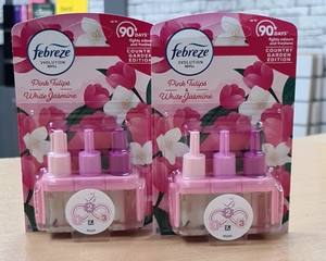 Recharges d'huile parfumée Formule avancée anti-odeurs Febreze pour des espaces frais et accueillants - Product Image 1