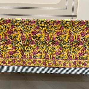 Nappe en tissu imprimé à la main en Inde, motif floral de cymbidium, vert lime, rose, vert, tissu artisanal, couverture pour la décoration de table de Noël - Product Image 6