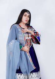 Meilleure robe Kuchi brodée en soie Vêtements indiens et pakistanais de style afghan pour mariée et mariage Prix de gros au Royaume-Uni - Product Image 3