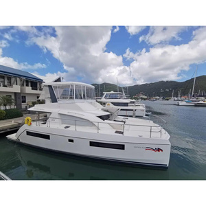 Lancha Leopard 43 Powercat, Elegante y Moderna, con Motores de 2x320 CV, 13.11 m de Longitud, para Entusiastas de Deportes Acuáticos - Product Image 1