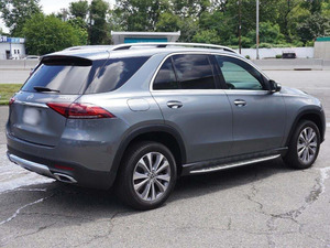 Faible kilométrage 2024 GLE 350 4MATIC Jantes en alliage foncées Sièges en cuir Système de navigation Démarrage à distance Toit ouvrant - Product Image 6