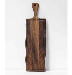 Planche à découper moderne en bois de forme ovale avec plateau en bois de noyer fabriqué à la main et trou de suspension - Product Image 3