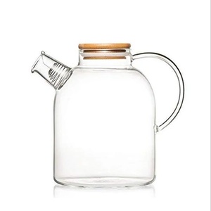 Carafe en verre gravé au design moderne, avec couvercle en verre, faite à la main, capacité >1L pour eau, jus, vin - Luxe moderne pour la table de cuisine - Product Image 4