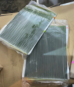 Feuille de bananier congelée verte fraîche du Vietnam idéale pour la cuisson à la vapeur et la présentation de plats traditionnels - Product Image 1