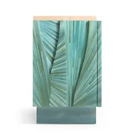 Grande table console TV en verre marin de Jonathan Charles |   Salle de séjour de luxe en bord de mer