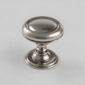 Bouton de porte rond en nickel poli CrownKnob Royal Arc, esthétique moderne et élégante avec des détails luxueux pour des intérieurs haut de gamme - Product Image 5