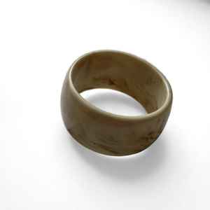 Bracelets en résine de qualité supérieure avec des motifs intégrés à la nature, fleurs séchées, feuilles, pierres ou perles, mode unique faite à la main - Product Image 2