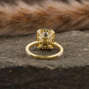 Anillo de compromiso de diamante de corte radiante cultivado en laboratorio, de 18 quilates oro macizo, certificado IGI, lujoso anillo de ajuste de Halo y pavé, regalo para mujer - Product Image 1