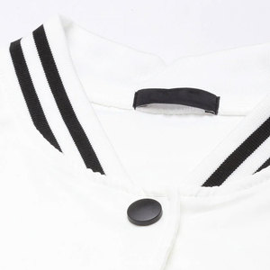 Chaqueta de manga corta de cuero personalizada para mujer, chaqueta universitaria corta de estilo callejero con logotipo bordado 2025, chaqueta universitaria corta para mujer con servicio OEM - Product Image 6