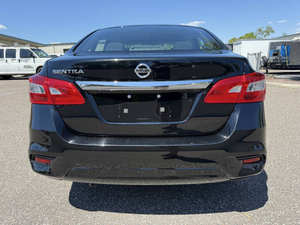 Voiture d'occasion de qualité abordable, Nissan Sentra S 2017, conduite à gauche - Product Image 4