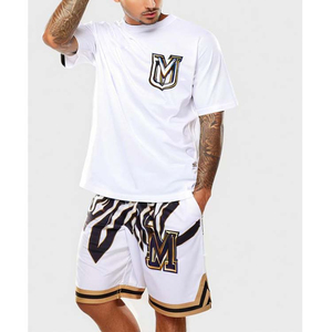 Camiseta Deportiva de Baloncesto para Hombre de Alta Calidad con Logotipo Personalizado, Estampado Gráfico Extra Grande, Cuello Redondo, Manga Corta, Conjunto de Camiseta y Pantalones Cortos - Product Image 3