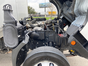 Camión de Caja Ligera Hino155 2020 Ligeramente Usado con Transmisión Automática, 117,542 millas - Product Image 4