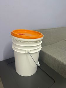 Cubo de Plástico de Grado Alimenticio de 5 Galones con Tapa Gamma de Doble Junta Fácil de Abrir, Contenedor de Almacenamiento Hermético a Prueba de Fugas - Product Image 4
