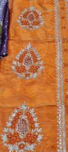 Costumes indiens de créateur modernes non cousus brodés à la main pour femmes pour les fêtes de style traditionnel - Product Image 3