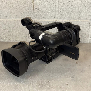 Nueva Cámara de Video ProHD GY-HM850U 4K de Alta Definición con Lente de Zoom Fujinon de 20x, Prueba de Visión Nocturna, Proyección MP3, Resistente al Agua y con WiFi - Product Image 1