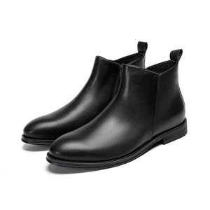 Bottes brogues en cuir de haute qualité avec détails perforés et semelle intérieure respirante pour les rassemblements professionnels des gentlemen - Product Image 1