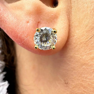 Pendientes de Diamante Moissanite con Corte Portugués, Superventas, con Tachuelas de Plata 925 Chapadas en Oro, Joyería Minimalista de Lujo, Regalo para Ella - Product Image 1