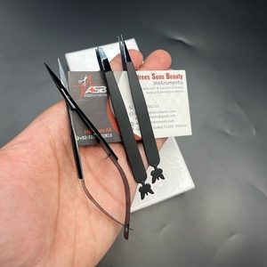 Pince à sourcils en acier durable avec logo personnalisé avec pointe inclinée et ciseaux à ressort à sourcils noir papillon pour la beauté - Product Image 4