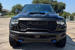 RAM 1500 RH-O Crew Cab 4x4 Edición Mopar 2025 Súper Limpio, Listo para Enviar - Product Image 2