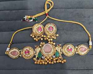 Bijoux pour femmes Kundan Dulhan Choker Set Femmes et Filles Multi Couleur Collier Boucles d'oreilles Long Choker pour les fêtes et les cadeaux - Product Image 5