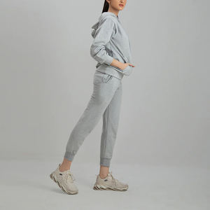 2025 personnalisé 2 pièces survêtement en gros survêtements pantalons de survêtement et ensemble à capuche de haute qualité pour les femmes vêtements survêtement ensemble - Product Image 3