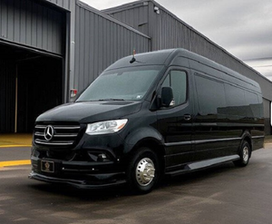 Mercedes-Benz Sprinter 3500XD Usada Recientemente, Volante a la Izquierda, Caja de Cambios Manual/Automática, Motor 4L - Product Image 5