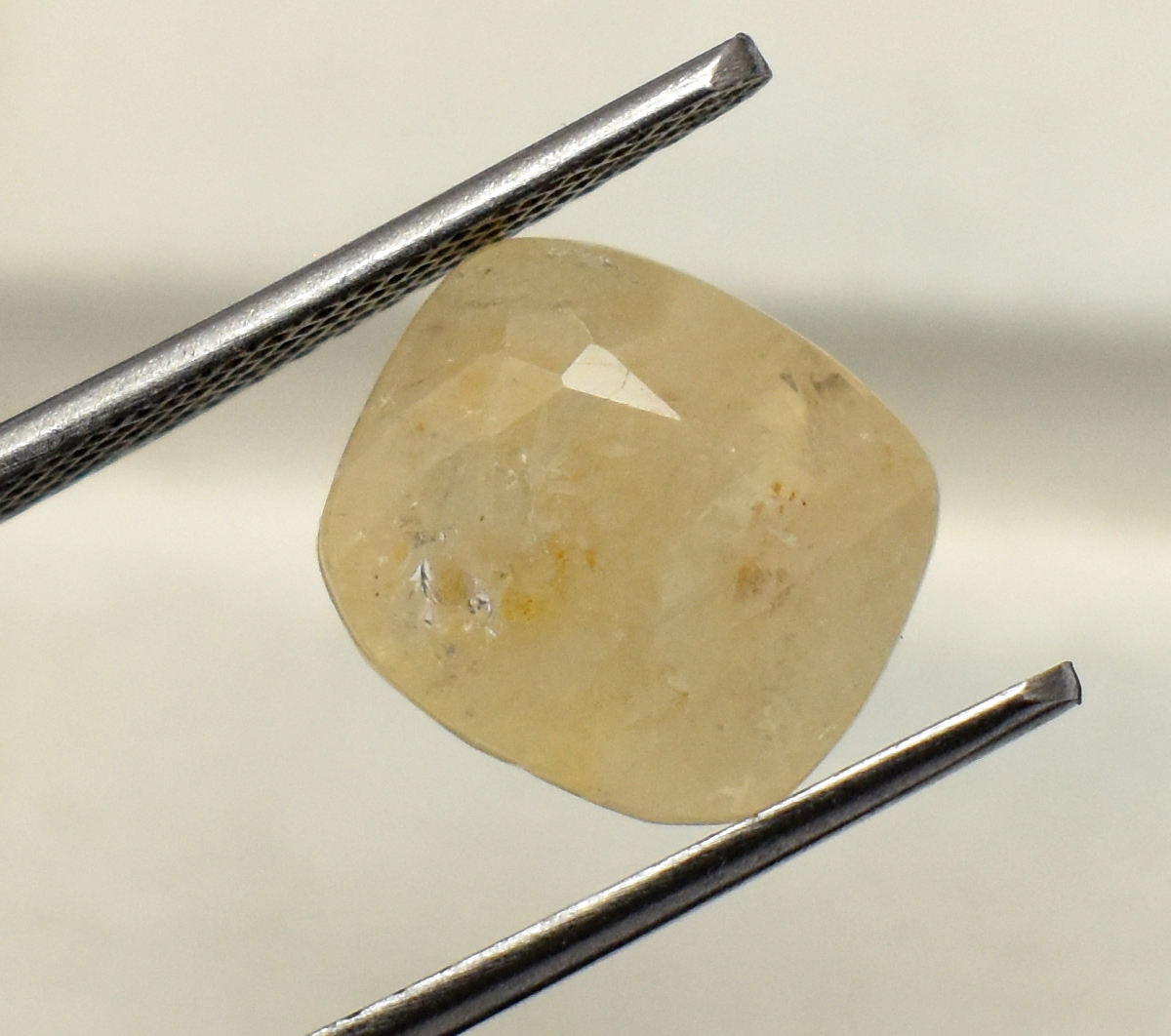 สีเหลือง