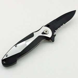 มีดพกพาแบบพับครึ่งหยักด้ามจับอลูมิเนียมสีดำเคลือบ - Product Image 2