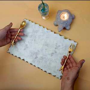 ถาดหินอ่อนสีขาวหรูหราสไตล์โมเดิร์นทำมือ พร้อมหูจับทองคำเปลว  งานตกแต่งบ้านสำหรับคริสต์มาสและรอมฎอน  ทำจากอะลูมิเนียมสั่งทำพิเศษ - Product Image 2