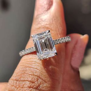Bague minimaliste en diamant de synthèse, structure raffinée, plaqué or rose 14 carats, 0,50 CT, certifiée IGI, pour usage quotidien et mariages formels - Product Image 1