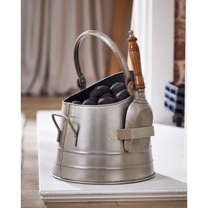 Seau à charbon en fer de style rustique avec poignée renforcée et charme vintage et idéal pour ajouter une touche chaleureuse aux cheminées - Product Image 1