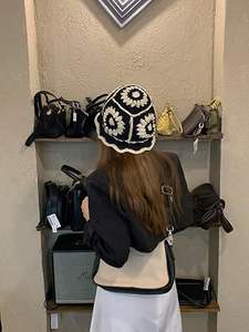 Chapeau seau en crochet avec logo brodé personnalisé pour femmes, bonnets, casquette en tricot, chapeau d'hiver design, bonnet en satin de soie - Product Image 5