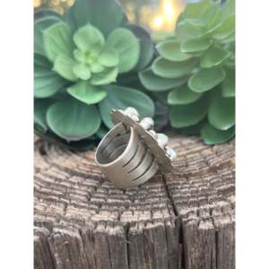 Anillo Benjamin Becenti Golden Hill con Turquesa y Oro Sonora, Talla 7.5, Plata de Ley con Engaste de Bisel, Regalo - Product Image 4