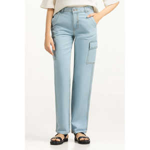 กางเกงยีนส์ทรงขาบานเอวสูงสำหรับผู้หญิง รุ่น WM-JNS-SS25-003 กางเกงคาร์โก้ทรงสกินนี่ระบายอากาศได้ดี แต่งดีเทลขาดๆ ทรงเข้ารูปและทรงหลวม - Product Image 4