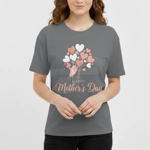 Camiseta del Día de la Madre con diseño personalizado elegante y un estilo casual y relajado. - Product Image 3
