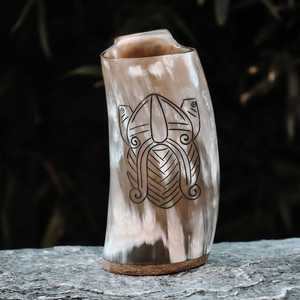 Taza Antigua Estilo Odín de Cuerno de Búfalo, Diseño Religioso Único, Grabados Personalizados, Hecha a Mano, Ajustable, Ligera, Artesanía Natural - Product Image 1