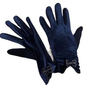 Gants de cyclisme de luxe blancs et noirs antidérapants respirants en polyester et nylon avec revêtement polyuréthane – Élégance et performance - Product Image 1