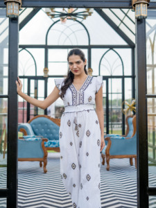 Mono Blanco Bohemio Bordado para Mujer, Cuello en V, Manga con Volantes, Mono de Verano, Ropa de Playa, Estilo Bohemio, Bordado Blanco - Product Image 1