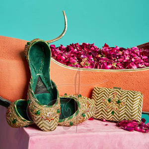 Nouveauté, meilleure qualité, chaussures Khussa pour femmes, fabriquées à la main, antidérapantes, professionnelles, en velours, ornements uniques, design unique pour toutes les saisons - Product Image 5