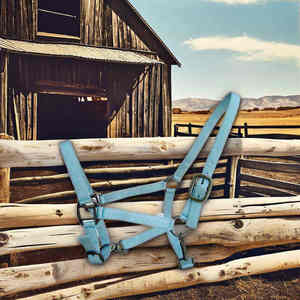 Licol de cheval en nylon léger et réglable avec un ajustement doux et confortable, conçu pour un toilettage quotidien fiable, l'équitation et l'entraînement - Product Image 2