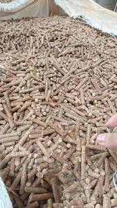 Pellets de madera DIN PLUS / EN Pellets de madera Venta al por mayor Europa Pellets de madera en 15kg Bolsas de plástico para la venta - Product Image 6