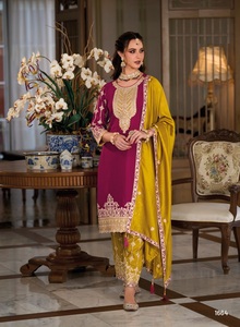 Traje Salwar Kameez de tela crepé premium con bordado pesado para mujer, en oferta online. - Product Image 3