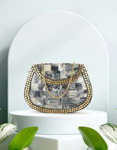 Sac à main d'embrayage pour dames perlées en métal de qualité supérieure de couleur argent attrayante et design moderne et solide de - Product Image 4