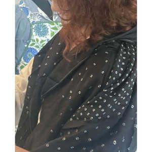 Pañuelo Cuadrado Floral de Diseño Personalizado FOLKLORE K23, Patrón Floral en Seda Bandhani, Hecho de Poliéster - Product Image 4