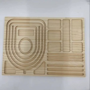 Présentoir à bijoux élégant en bois de pin pour bracelets et colliers - Product Image 2