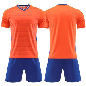 Vente en gros d'ensemble de vêtements de football personnalisés, uniformes, nouveau design de maillot de football pour hommes, ensemble de maillots de football en polyester à séchage rapide bon marché - Product Image 3