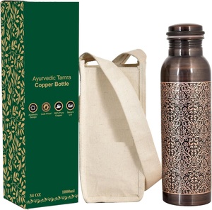 Pack cadeau de couleur verte bouteille d'eau en cuivre avec sac de jute accessoires de verres disponibles avec un design élégant à vendre - Product Image 3