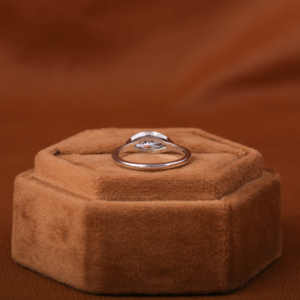 Anillo de compromiso de diamante cultivado en laboratorio de corte Marquesa de oro macizo de 18 quilates retrato solitario certificado IGI certificado perfecto su regalo - Product Image 4