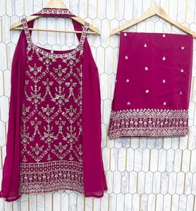 Ensemble Sharara 3 pièces brodé de luxe, prêt à porter pour les fêtes - Product Image 6